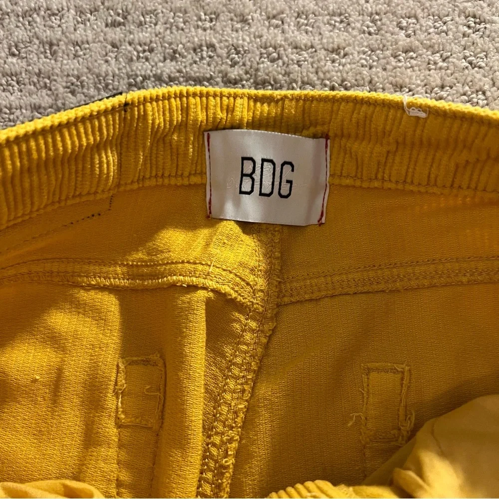 BDG Urban Outfitters High Rise Corduroy Mom Jeans Size 28